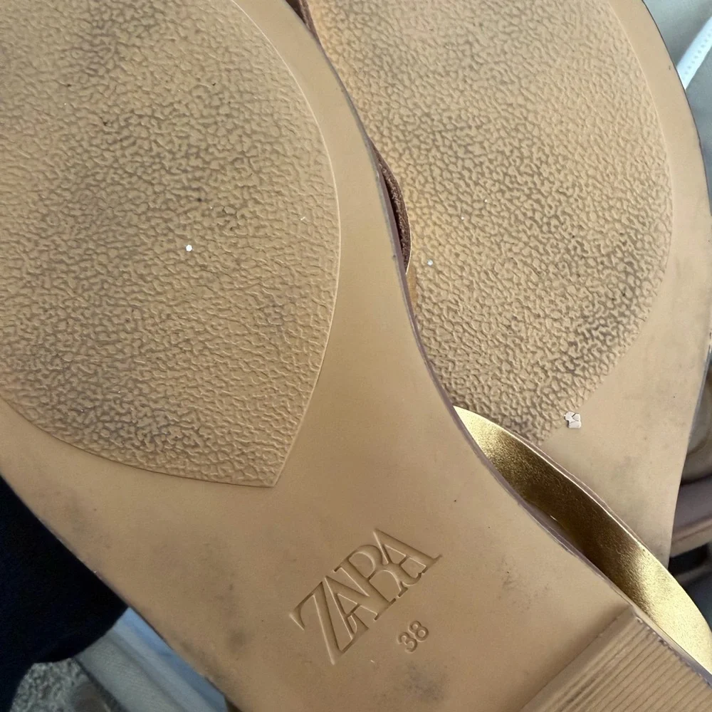 Zara Women's Gold Metallic Flat Sandals - Picture 4 of 5